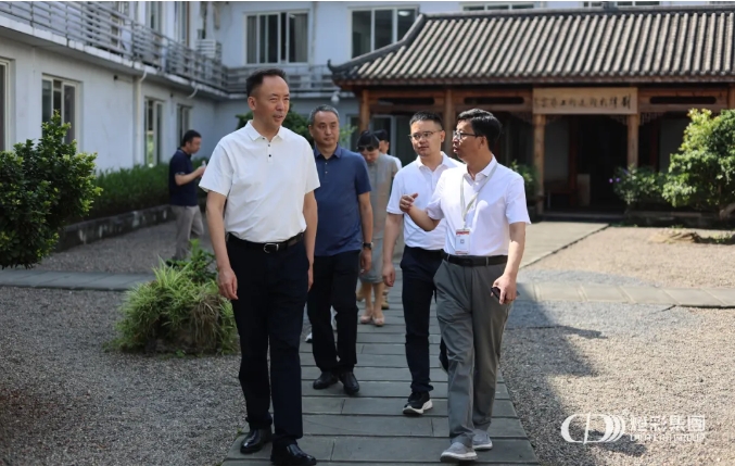 省工商联副主席郑宗强一行莅临灯彩集团开展专题调研