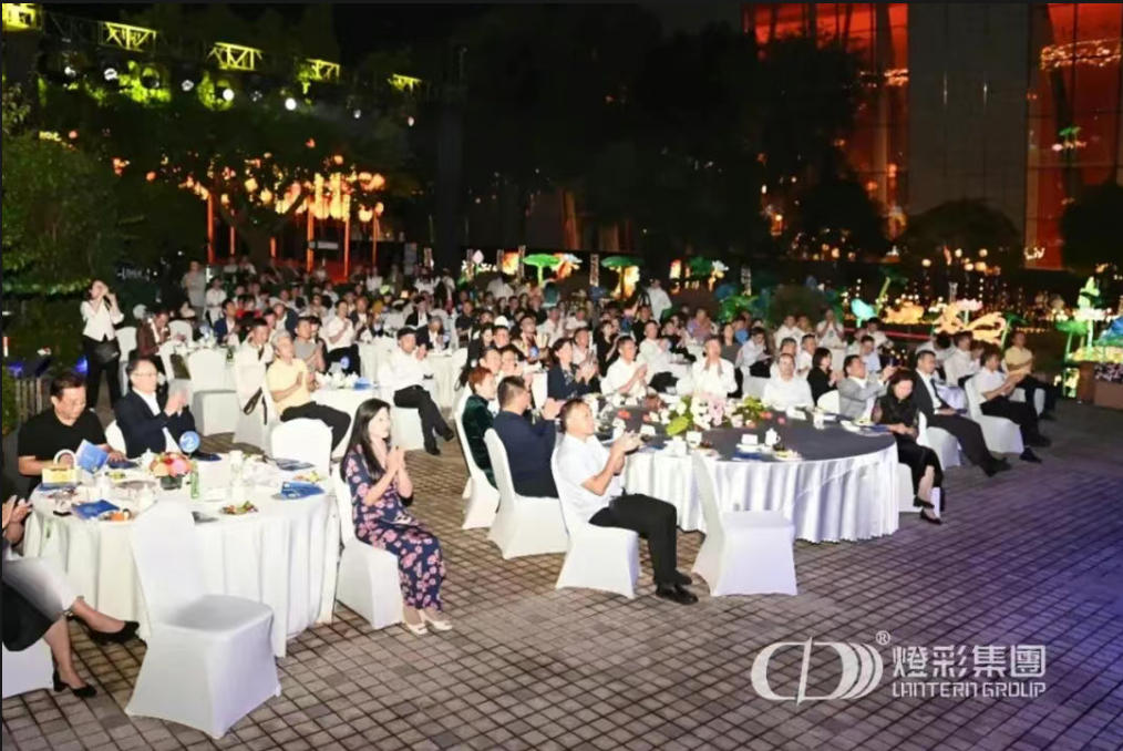 市政协委员黄德春应邀出席四川省政协 2025 年中秋联谊会